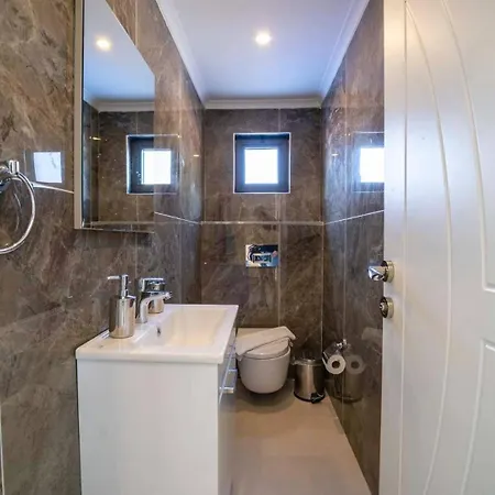 2 Bedroom With Pool - 9136
