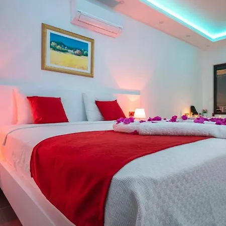 2 Bedroom With Pool וילה *