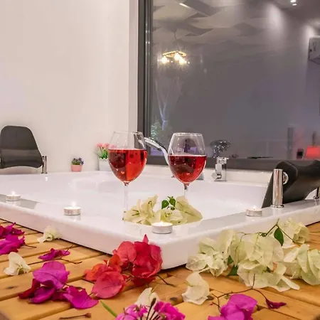 2 Bedroom With Pool וילה קלקן