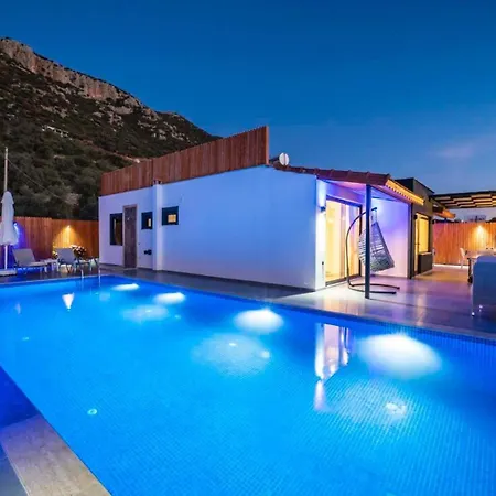 2 Bedroom With Pool - 9136 *